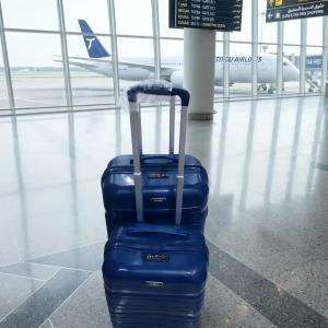 deux valises tittou incassable de couleur bleu marine grande et petite